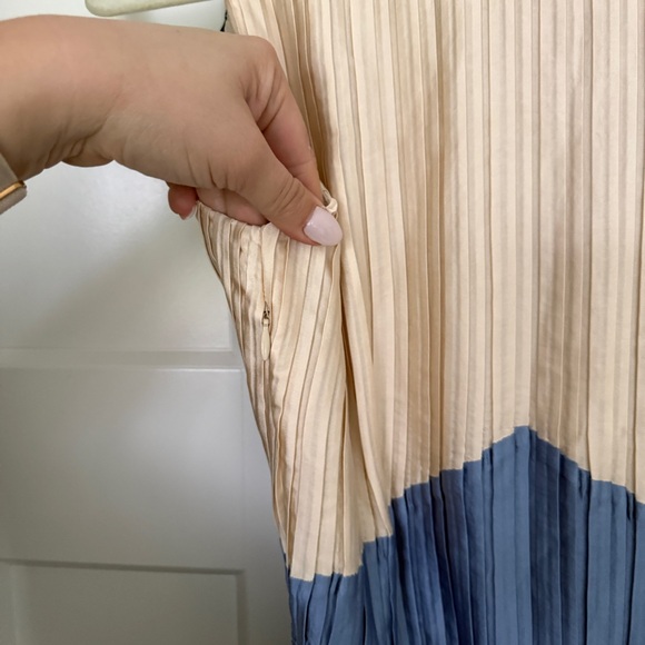 NWT DKNY Blue Cream Maxi Dress Sleeveless pleated colorblock - Picture 5 of 6